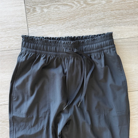 Abercrombie & Fitch Women’s Traveler Jogger - Picture 4 of 4